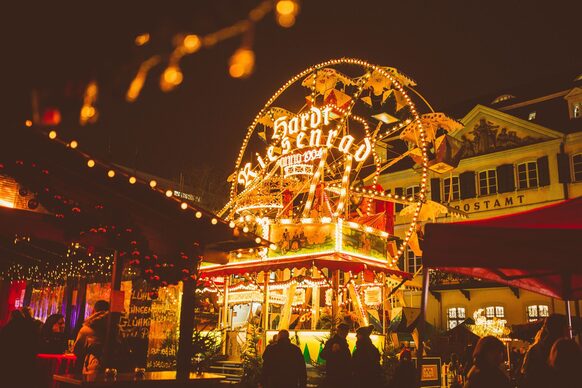 Riesenrad auf Bonner Weihnachtsmarkt